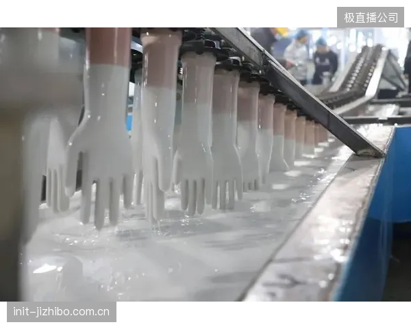引入摩擦系数认证标准后，某头部制造商的打击手套生产线因材料性能不达标而产生的废品率降低了25个基点
